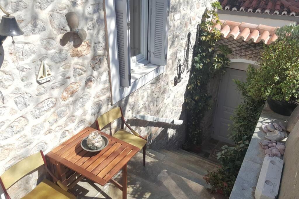 Mansion Alexandri Apartment Хидра Екстериор снимка
